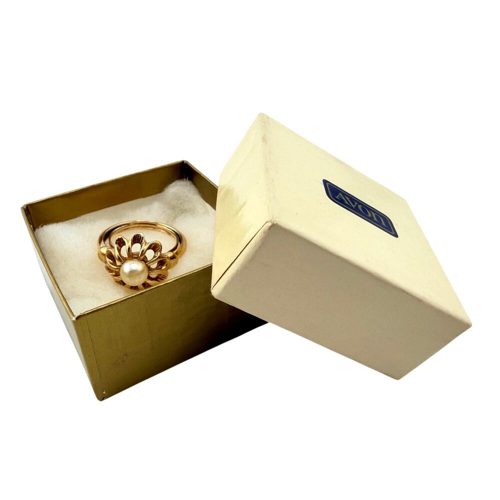 AVON 1974 Fluoresce Faux Pearl NIB Deadstock Gold Tone Size 6.75 Vintage Ring